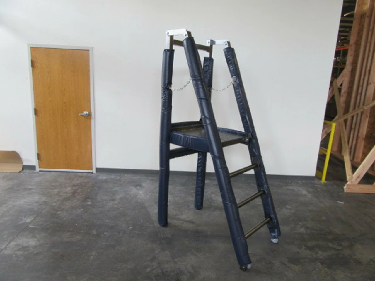 First Team SturdiStand Judges Platform Including SturdiStand Pad - Image 3