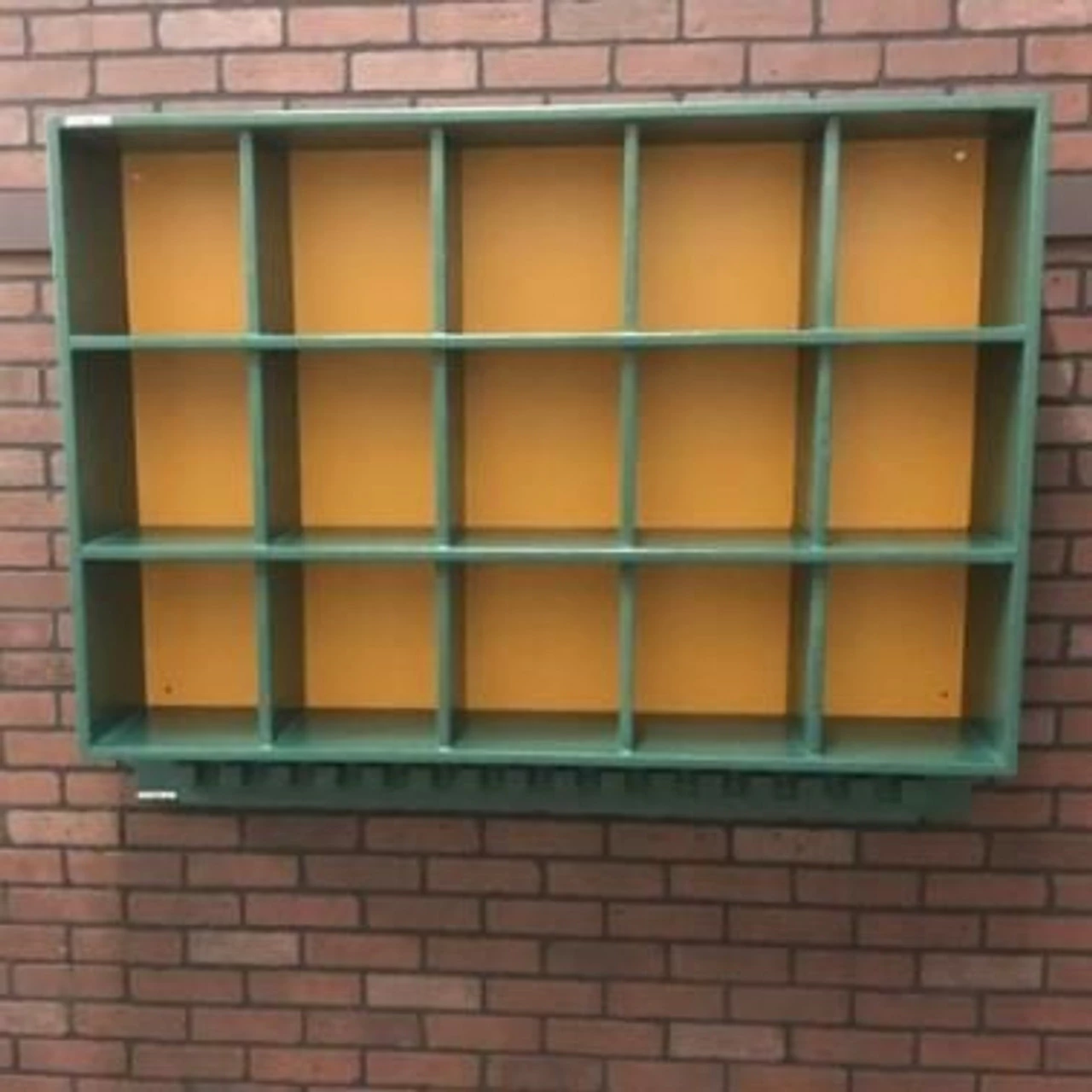 PYT Sports Helmet And Bat Rack Combo - Fifteen Helmets And Fifteen Bats